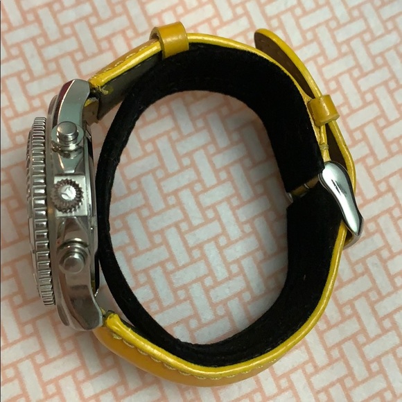 Watch with mother of pearl